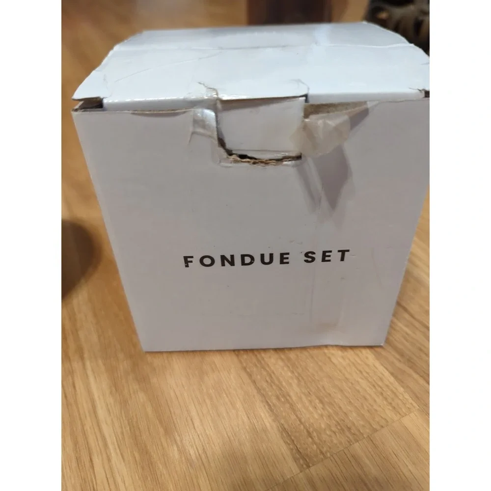 NIB Fondue Set Including 2‎ Fondue Forks